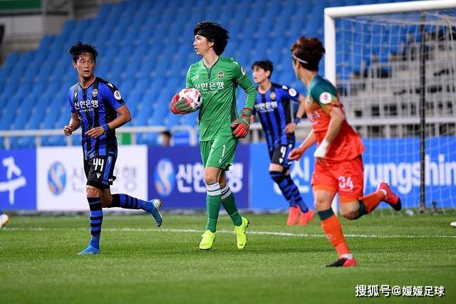 记者：费内巴切代表团正与AC米兰谈莱奥交易，后者只接受永久转会